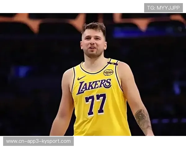 湖人雄鹿半场战平，东契奇独得20分字母哥18+8